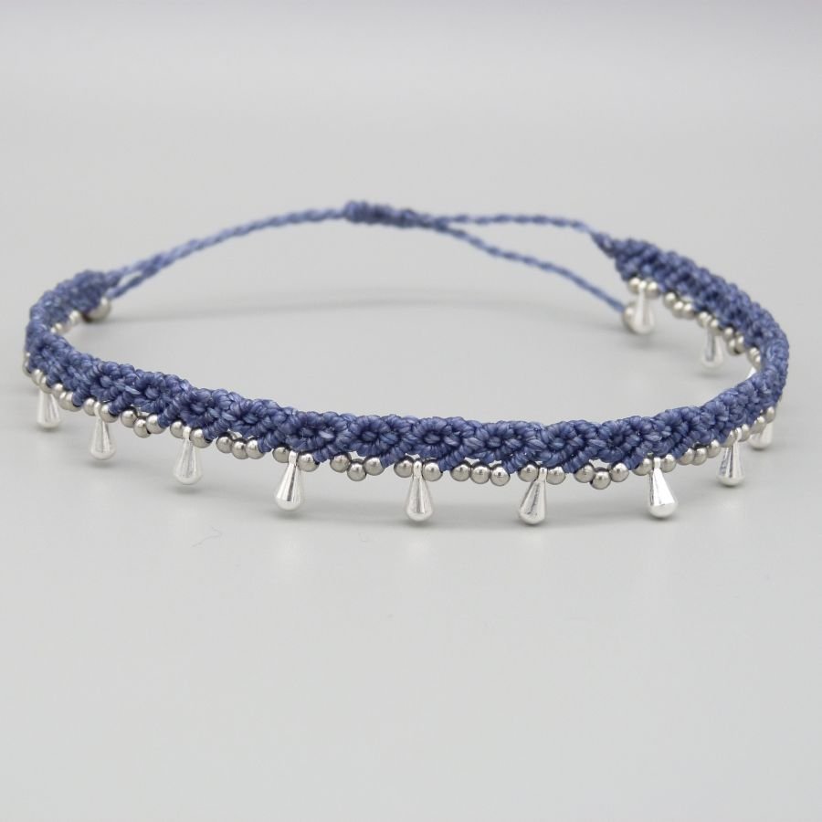 Enkelbandje in eendenblauw micro-macramé
