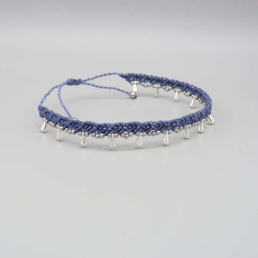 Enkelbandje in eendenblauw micro-macramé