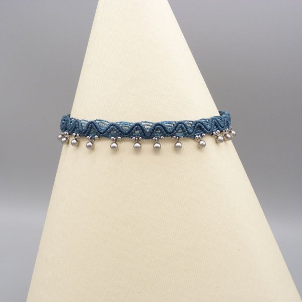 Enkelbandje in eendenblauw micro-macram&eacute;