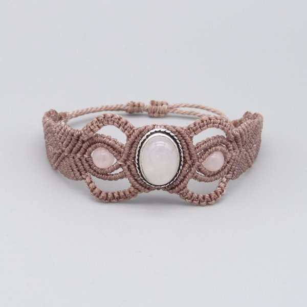 Bracelet en micro-macram&eacute; couleur taupe avec une pierre sertie quartz rose