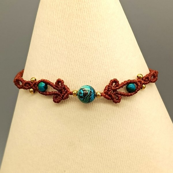 Bracelet en micro-macramé avec des perles en pierre chrysocolle
