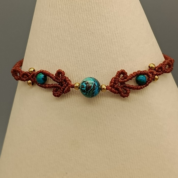 Bracelet en micro-macramé avec des perles en pierre chrysocolle
