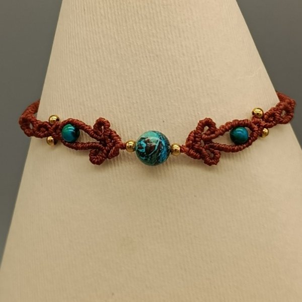 Bracelet en micro-macramé avec des perles en pierre chrysocolle