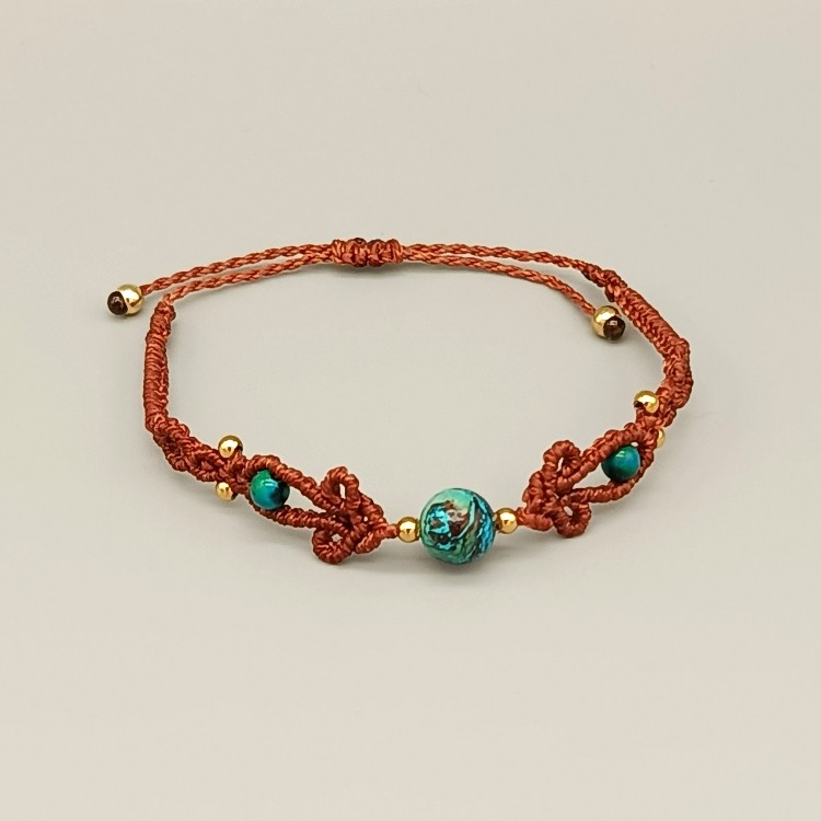 Bracelet en micro-macramé avec des perles en pierre chrysocolle