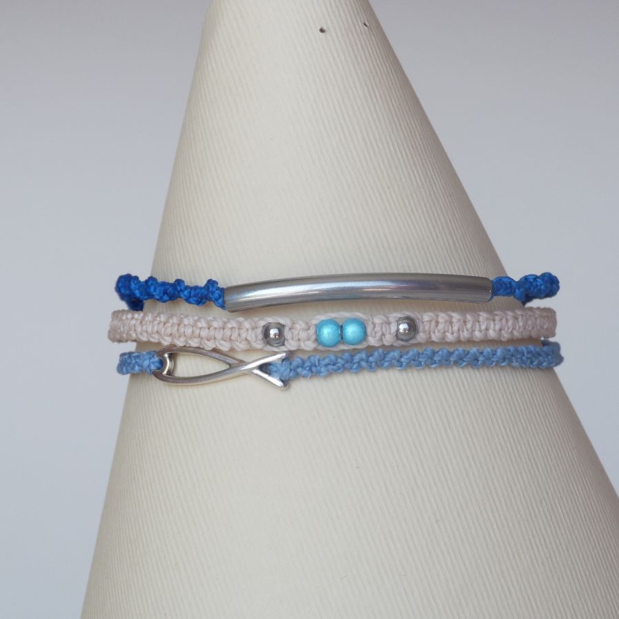 3 in 1 micro-macramé armband in blauw en beige zand