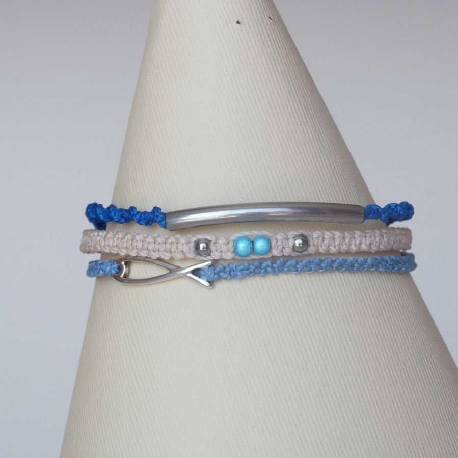 3 in 1 micro-macramé armband in blauw en beige zand