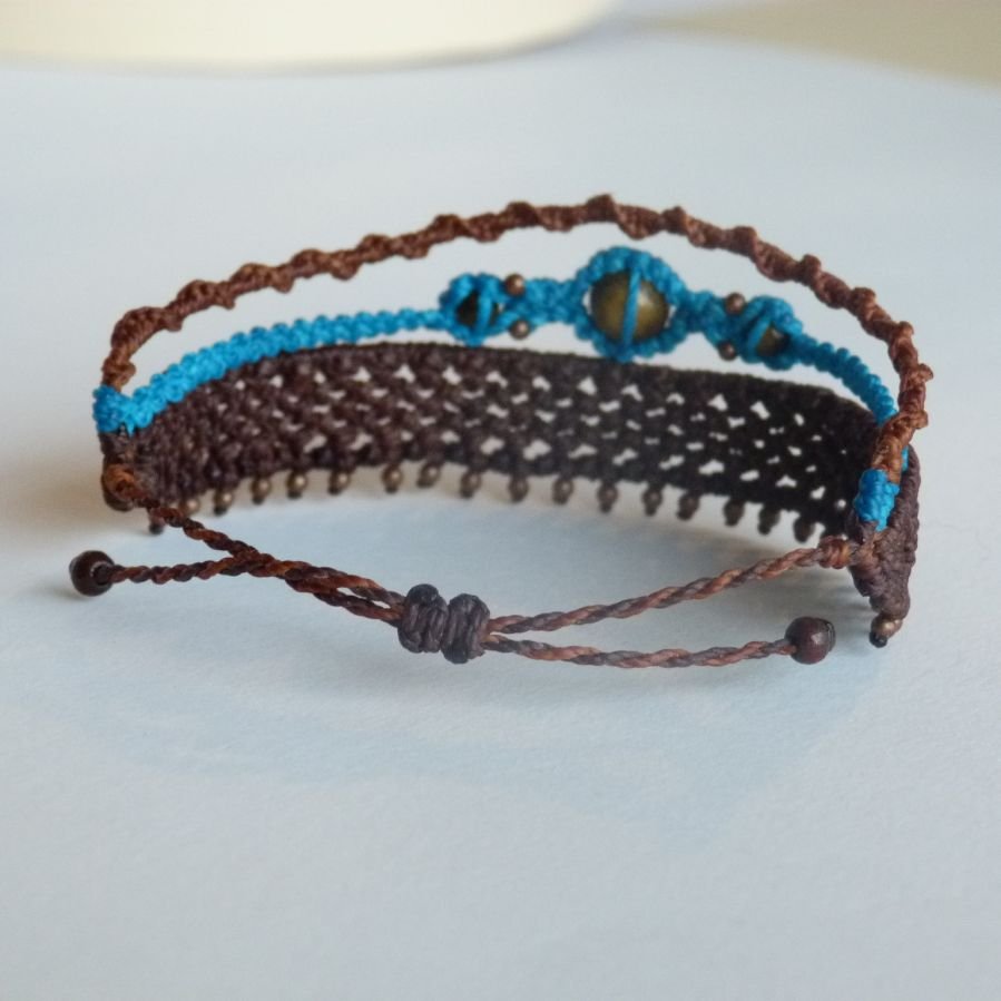 3 in 1 bruin en turkoois armband van meerdere lengtes in micro-macramé
