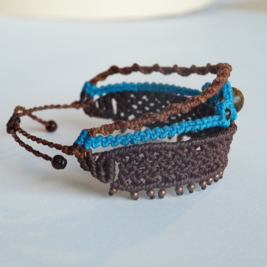 3 in 1 bruin en turkoois armband van meerdere lengtes in micro-macramé
