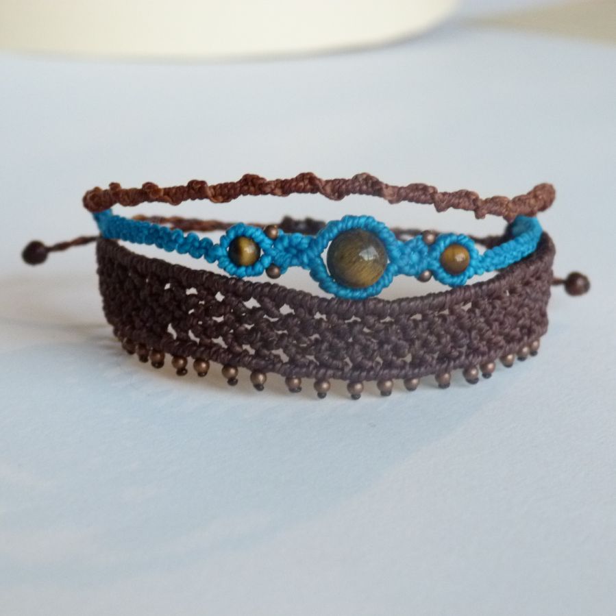 3 in 1 bruin en turkoois armband van meerdere lengtes in micro-macramé