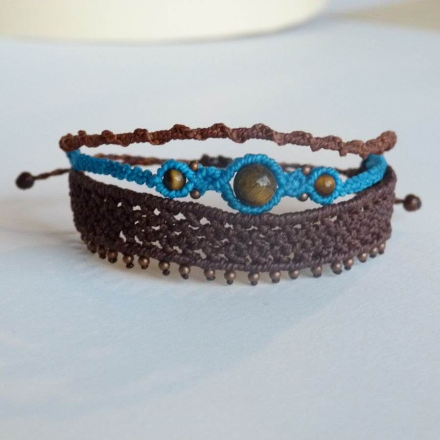 3 in 1 bruin en turkoois armband van meerdere lengtes in micro-macramé
