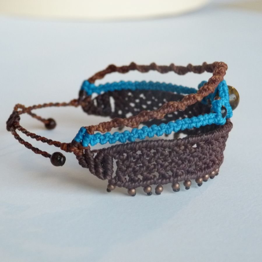 3 in 1 bruin en turkoois armband van meerdere lengtes in micro-macramé