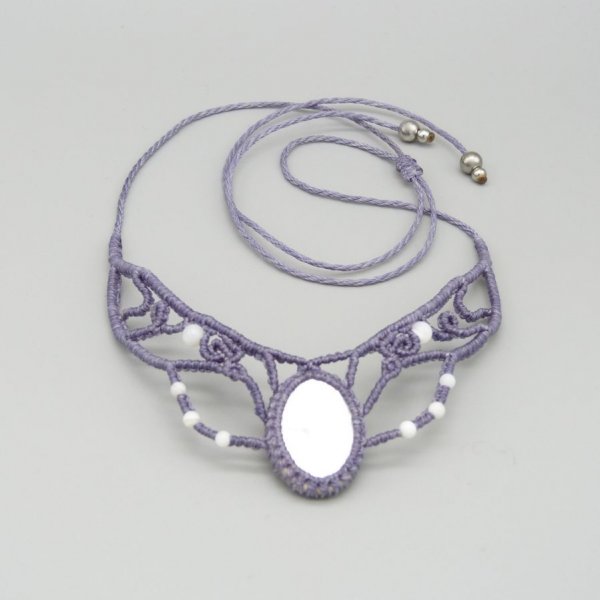 Micro-macram&eacute; ketting, mauve grijze parel
