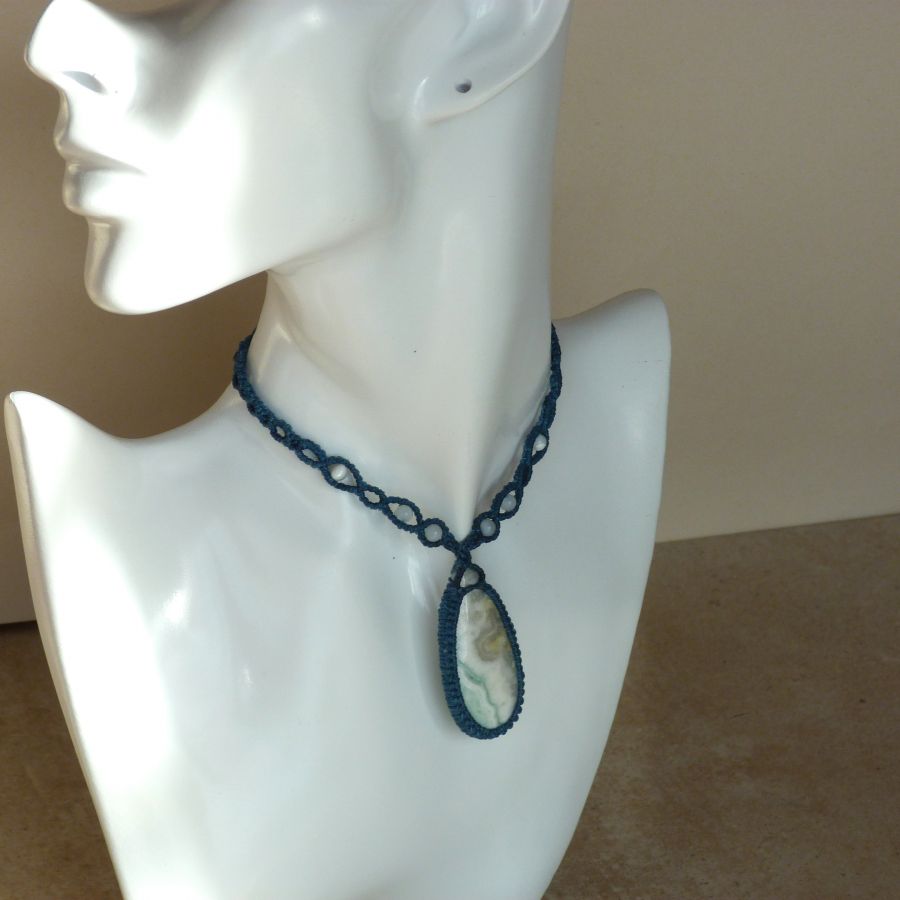 eend blauwe micro-macramé ketting met larsoniet jaspis