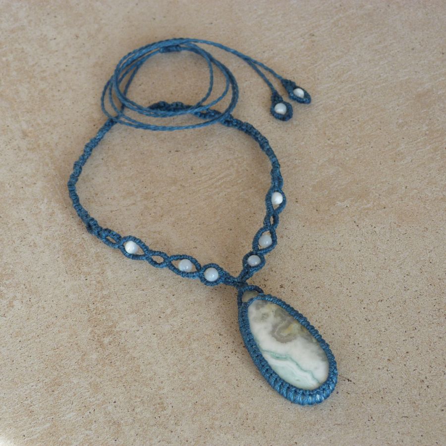 eend blauwe micro-macramé ketting met larsoniet jaspis