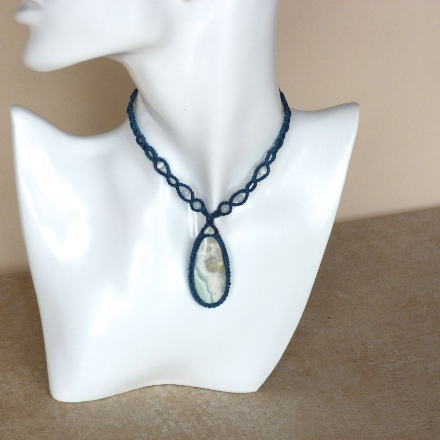 eend blauwe micro-macramé ketting met larsoniet jaspis