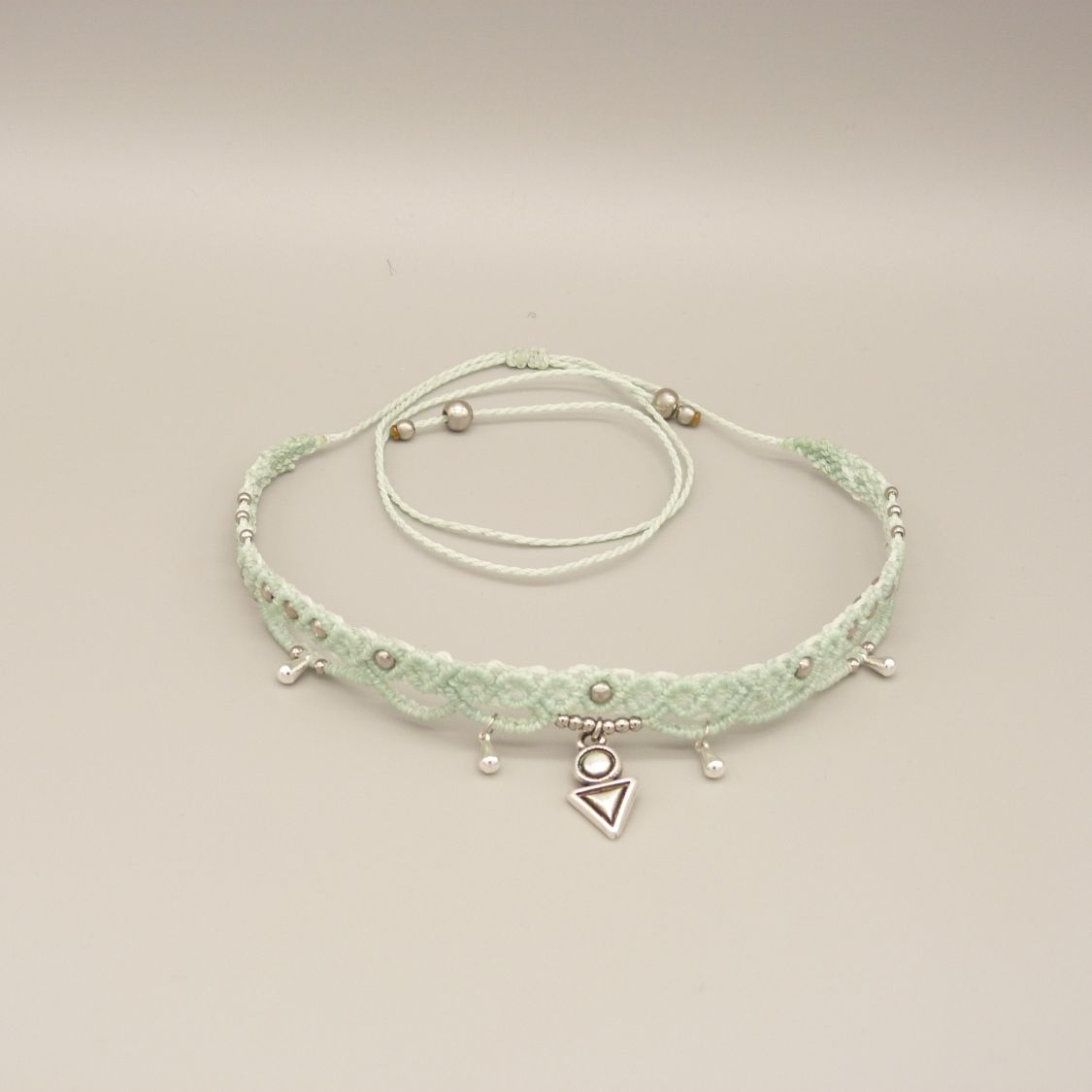 Water mintgroen micro macramé choker collier