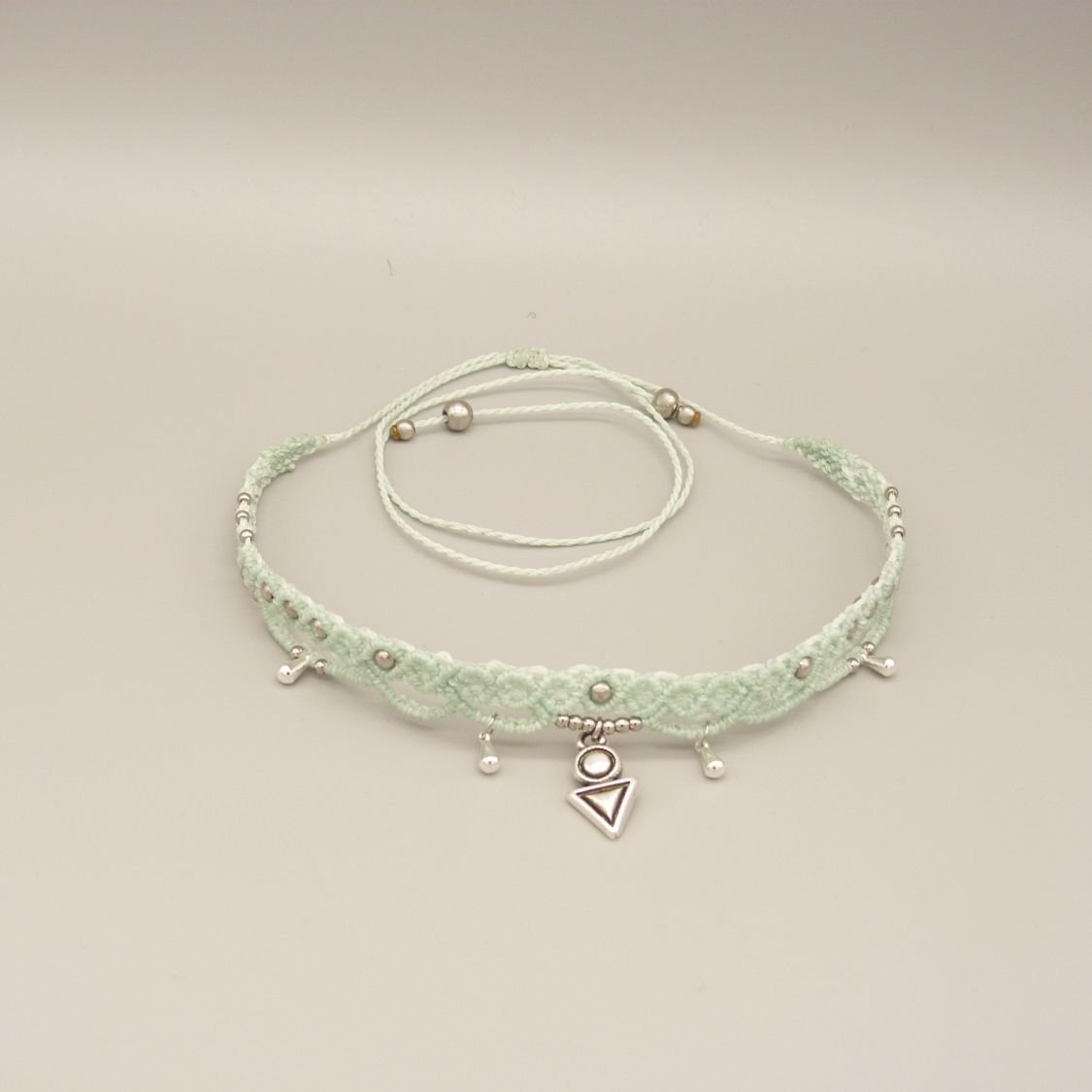 Water mintgroen micro macramé choker collier