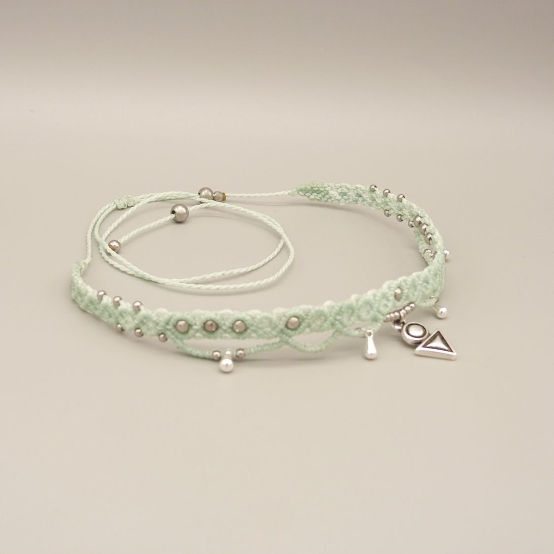 Water mintgroen micro macramé choker collier