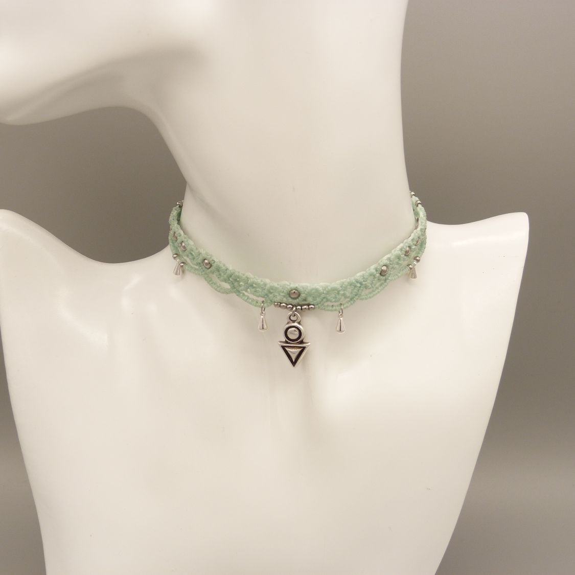 Water mintgroen micro macramé choker collier