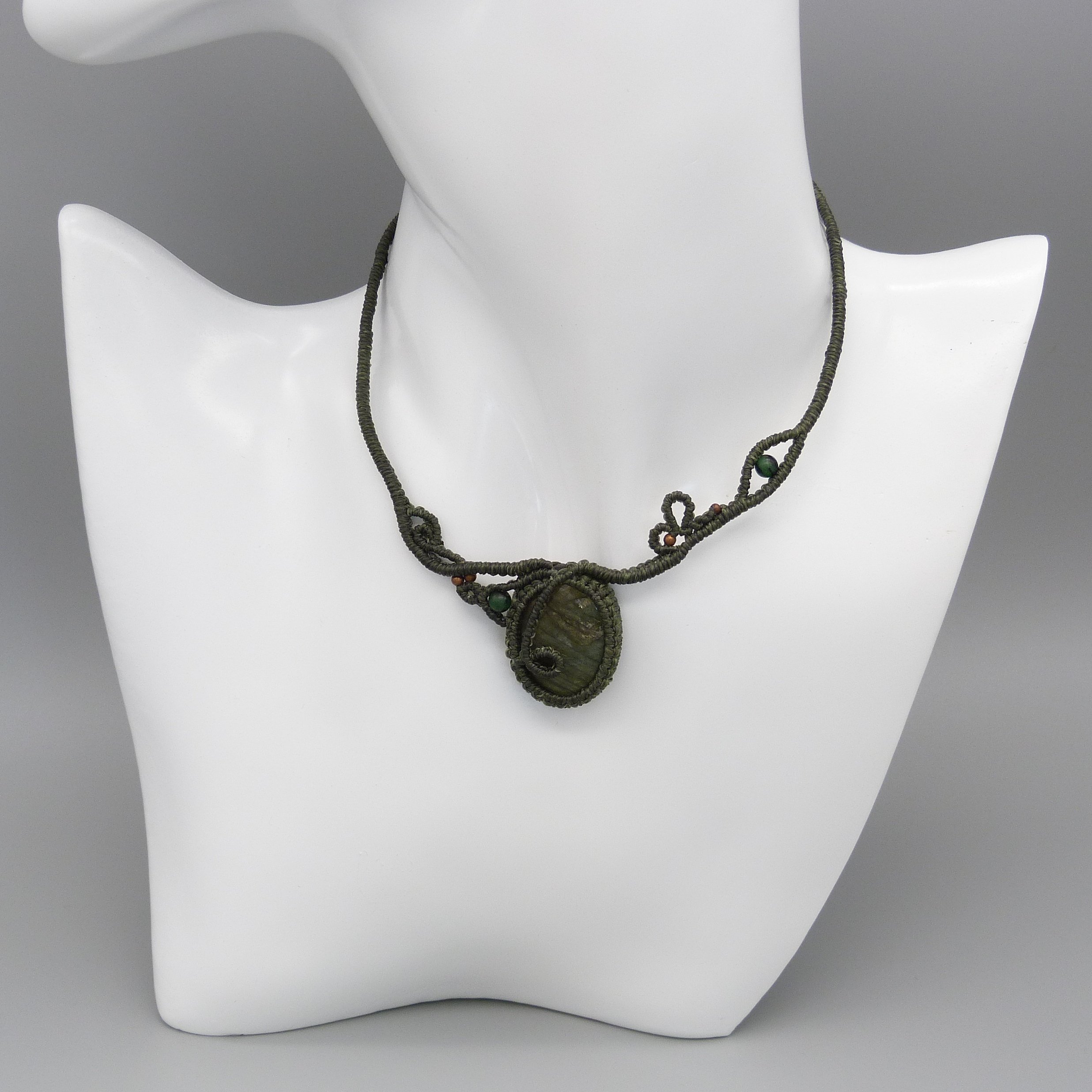 Commande personnalis&eacute;e sur demande  : collier avec une labradorite