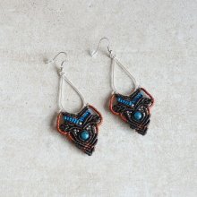 Oorbellen in micro-macramé bruin, turkoois blauw, koper