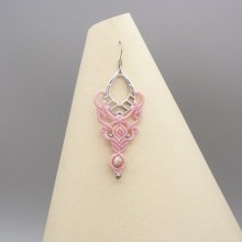 Roze micro-macramé oorbellen met een rhodochrosiet steenkraal