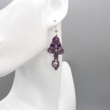 Oorbellen in micro-macramé, paarse tint