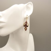 Paar oorbellen in micro-macramé, kleur taupe 