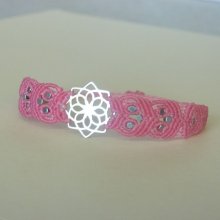 Roze micro-macramé armband met zilveren insert