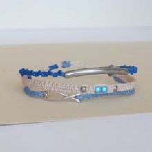 3 in 1 micro-macramé armband in blauw en beige zand