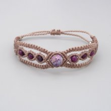 Taupe micro-macramé armband met een blauwviolette keizerlijke jaspis edelsteen