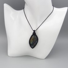 Zwarte micro-macramé ketting met labradoriet 