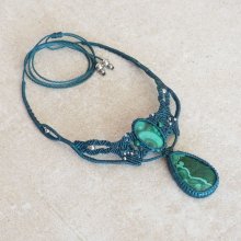 Groene micro-macramé ketting met twee malachieten