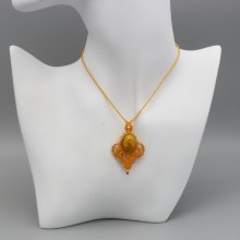 collier sautoir jaune en micro-macramé avec un jaspe bumblebee serti de laiton