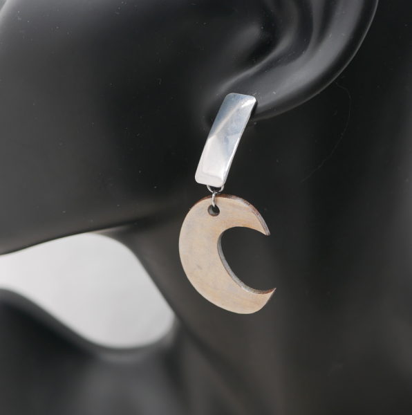 Verzilverd gepatineerd hout oorbellen 