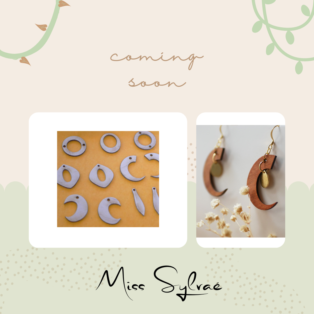 Houten maanhanger oorbellen in groen metallic en bruin