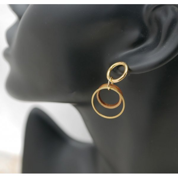Boucles d'oreilles ronds en bois et ronds dor&eacute;s