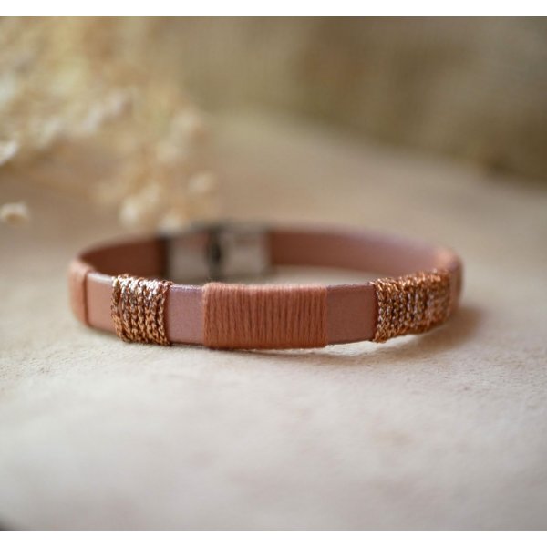 Bracelet en cuir femme rose poudr&eacute; et tiss&eacute;