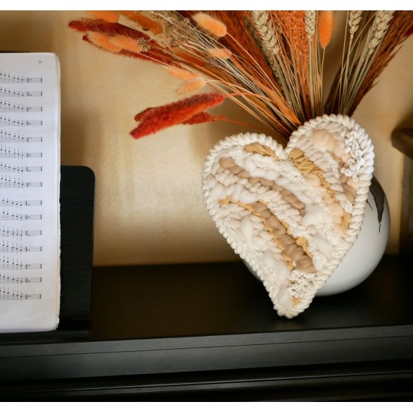 D&eacute;coration coeur en tissage de laines blanches et beiges