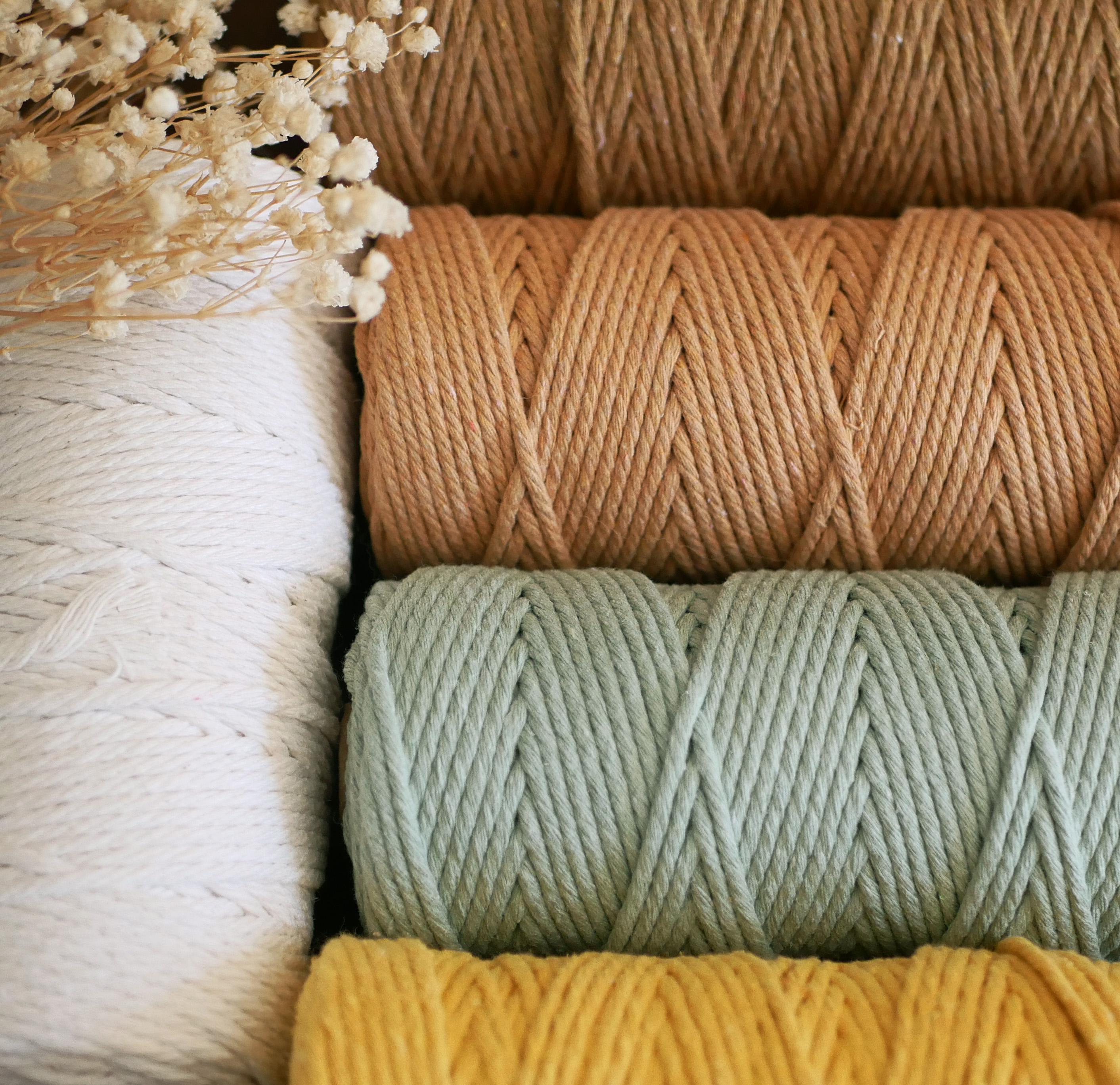 Porte-clés ancre marine au cabochon bois gravé personnalisé et suspension en macramé