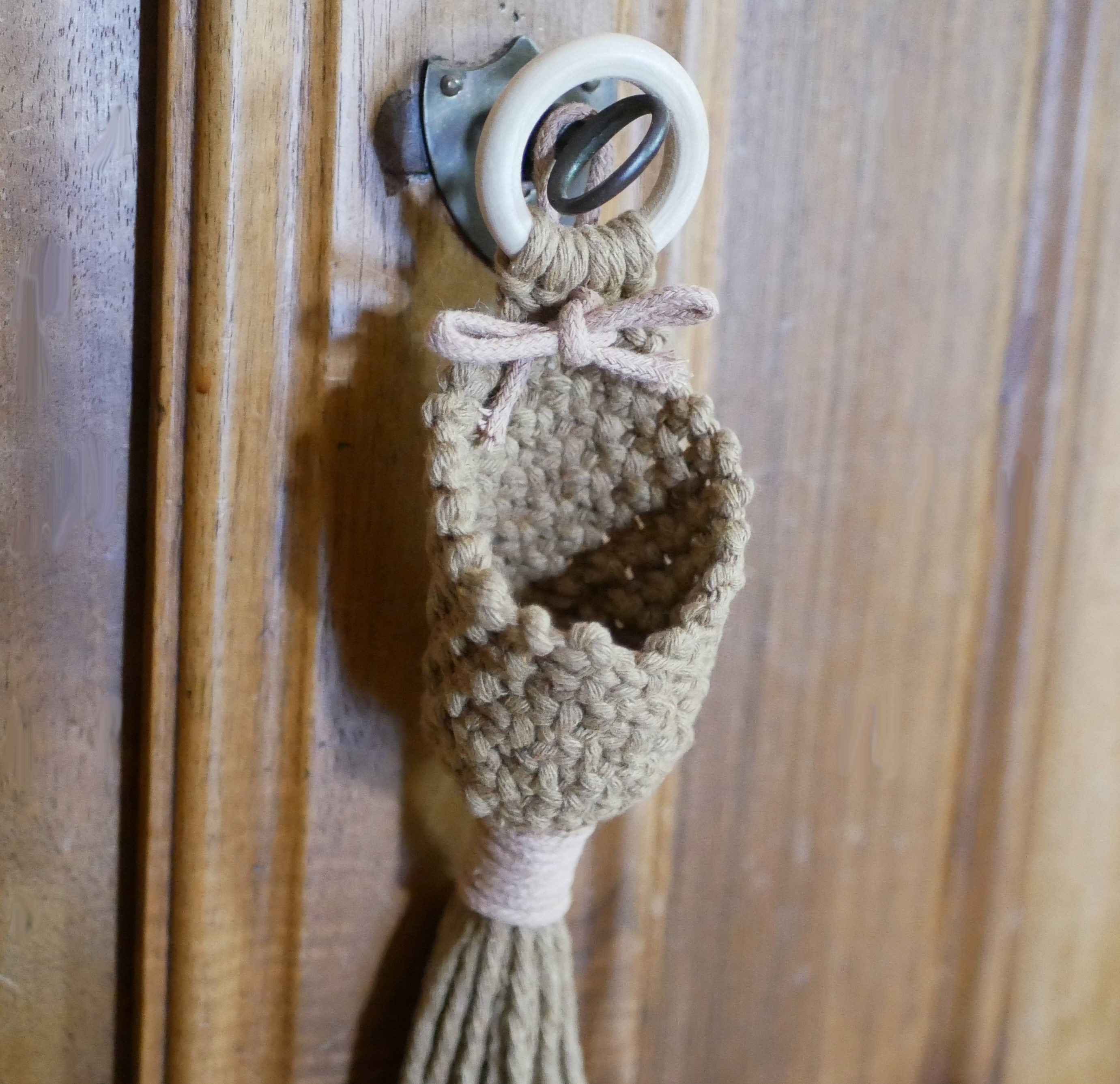 Pot en macram&eacute; &agrave; suspendre d&eacute;coration maison au naturel  