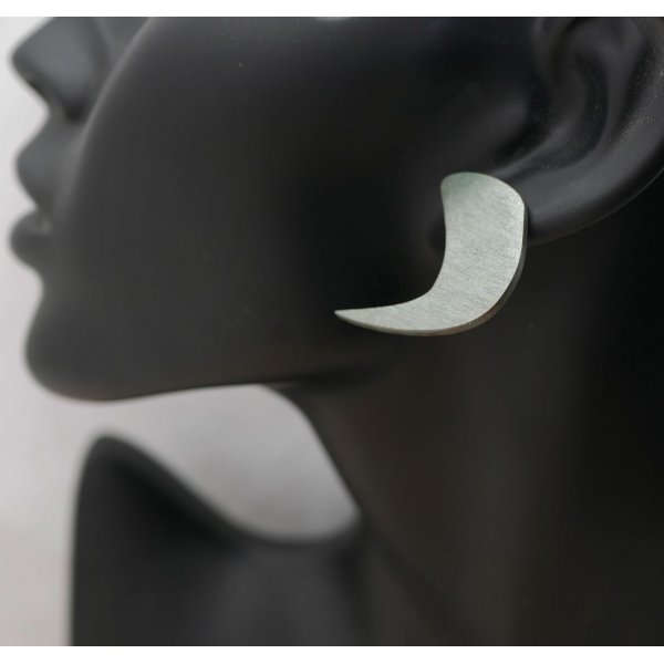 Grijs metallic hout grafische oorbellen