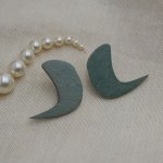 Grijs metallic hout grafische oorbellen