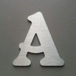Geborstelde metalen letter BELSHAW