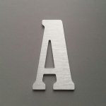 Geborstelde metalen letter BERNARD VERBONDEN