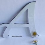 Decoratieve wandletter spiegel LUCIDA HANDWRITING