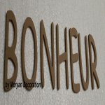 Decoratieve houten letter HAPPY