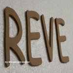 Decoratieve houten letter REVE