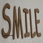 Decoratieve houten letter SMILE