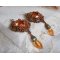 BO Harmony Amber geborduurd met Swarovski kristallen, 1960's bohemian glas cabochons, mini kralen, rocailles en 14 karaat Gold Filled oorhaken.
